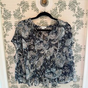 Club Monaco Gray and Blue Boxy Short Sleeve Blouse